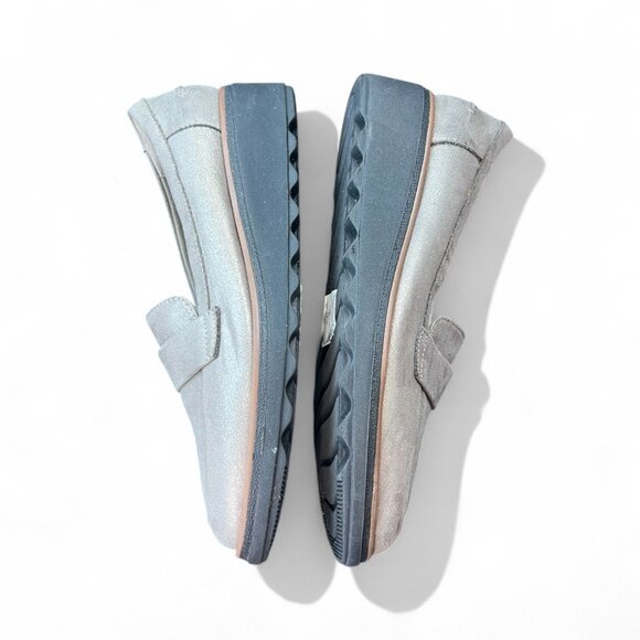 Clarks Collection Womens Gray Metallic Loafers Size 8 With Cushioned Insoles & R - Picture 3 of 6